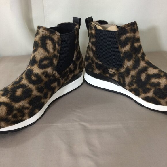 NEW B.O.C. Kara Chelsea Boots Ankle Leopard Print Fabric Elastic Sides - Picture 7 of 7